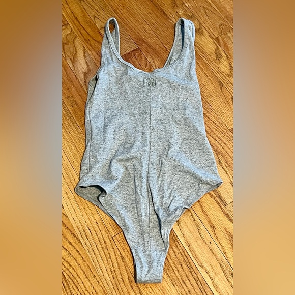 NWOT Levi’s bodysuit - Picture 2 of 4
